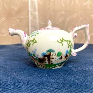 Victoria and Albert Museum Mini Teapot